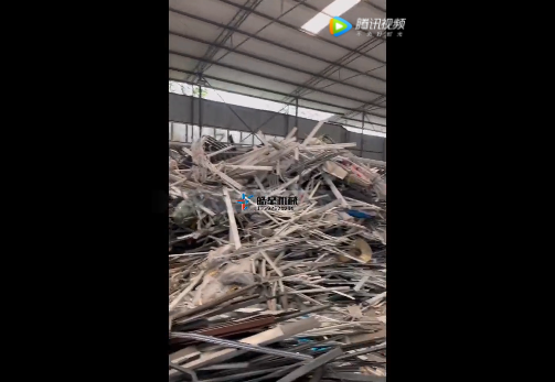 斷橋鋁粉碎機設備客戶生產現場流程