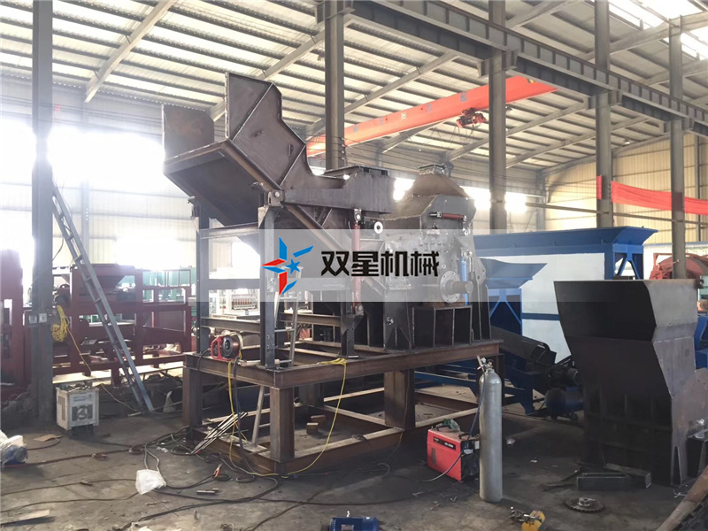 <a href='http://m.jlysxjy.com/' target='_blank'><span>金屬粉碎機(jī)</span></a>生產(chǎn)車間實(shí)拍