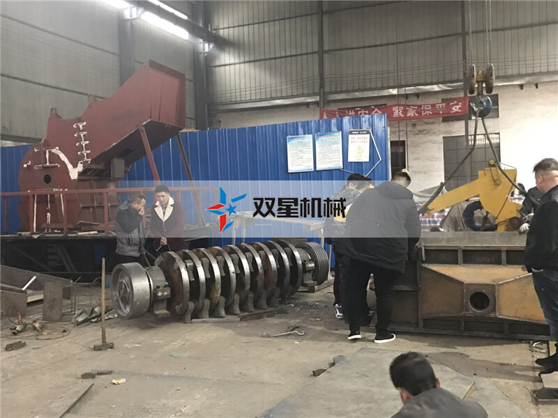 客戶參觀我廠木材粉碎機