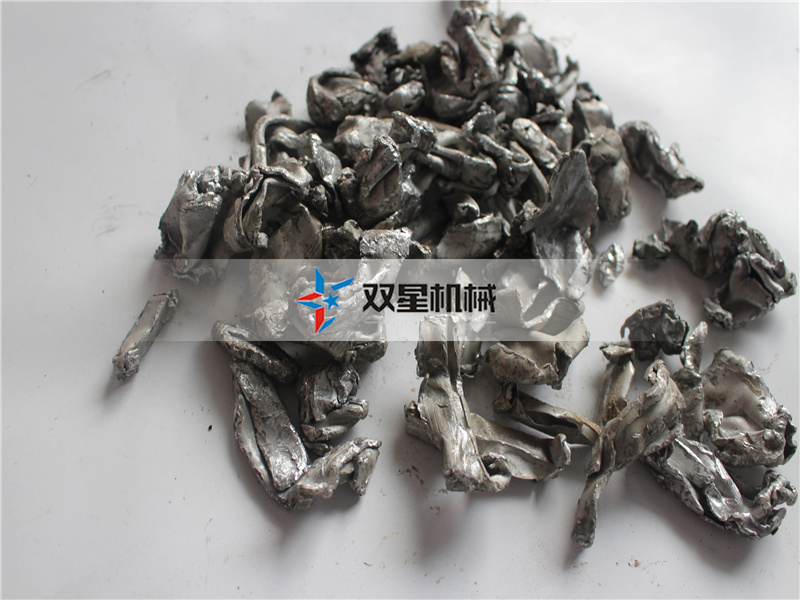斷橋鋁粉碎機設(shè)備粉碎物料實拍