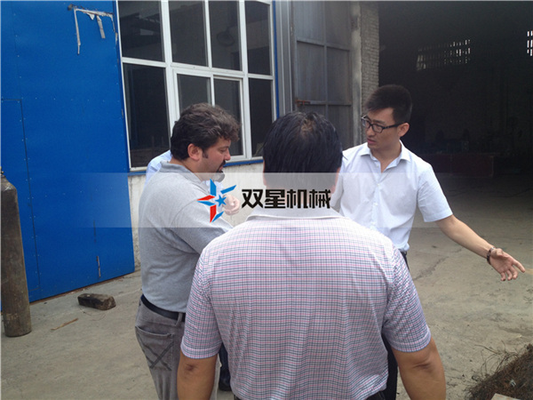 廢鐵粉碎機設(shè)備巴基斯坦客戶來訪