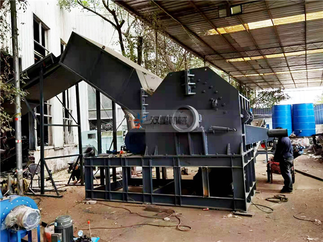 廢鋁粉碎機(jī)生產(chǎn)線上海客戶設(shè)備現(xiàn)場實(shí)拍