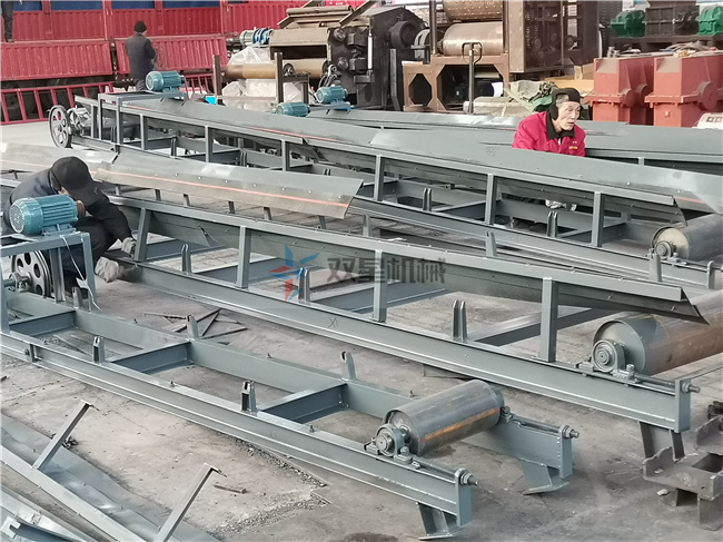 金屬破碎機(jī)配套設(shè)備<a href='http://m.jlysxjy.com/line/602.html' target='_blank'><span>輸送帶</span></a>