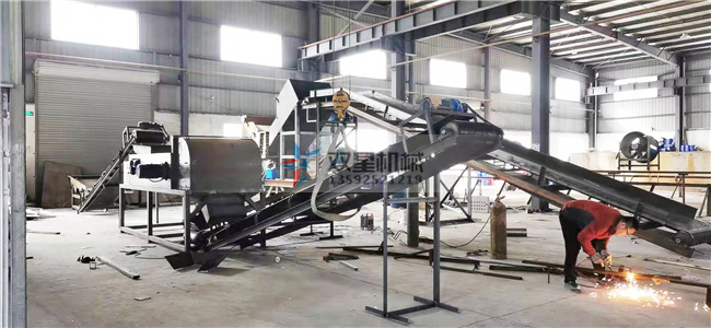 廢鐵粉碎機生產現場