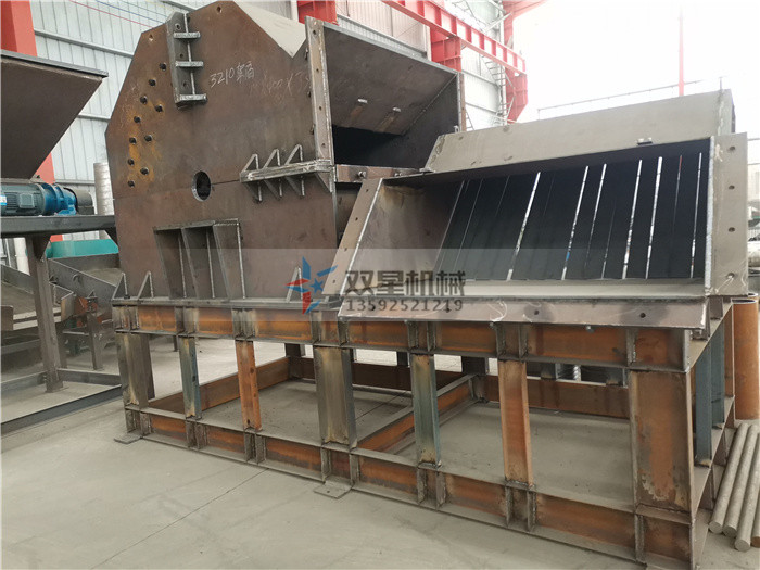斷橋鋁破碎機(jī)設(shè)備1300型發(fā)貨現(xiàn)場