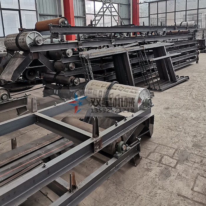 皮帶輸送機(jī)-金屬破碎機(jī)生產(chǎn)現(xiàn)場(chǎng)實(shí)拍