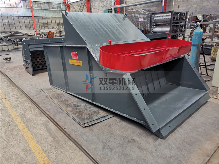 斷橋鋁粉碎機配件等待裝車