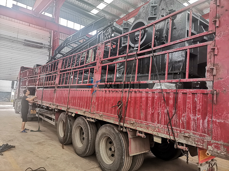 1300型鋁型材粉碎機(jī)設(shè)備發(fā)貨現(xiàn)場(chǎng)圖片展示