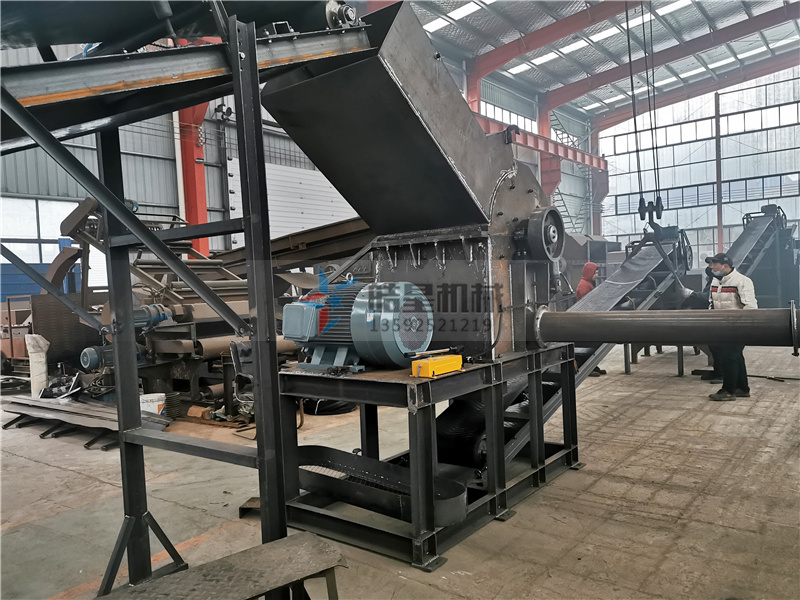 廢鋁粉碎機(jī)設(shè)備廢鋁上料過(guò)程