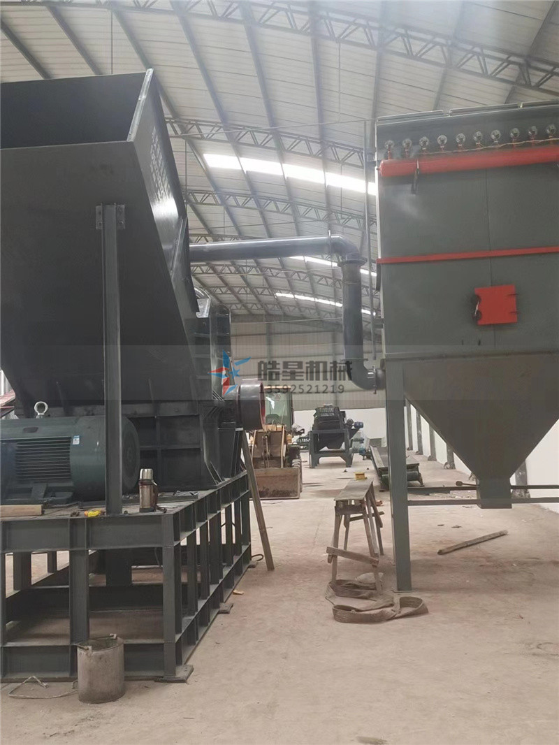 <a href='http://m.jlysxjy.com/' target='_blank'><span>金屬粉碎機</span></a>作業(yè)現(xiàn)場