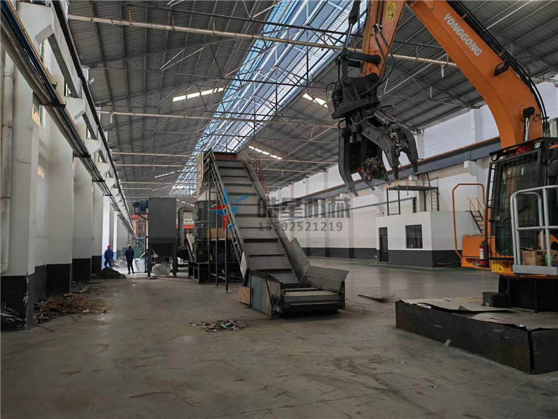 易拉罐破碎機<a href='http://m.jlysxjy.com/' target='_blank'><span>金屬粉碎機</span></a>設(shè)備客戶現(xiàn)場實拍圖片