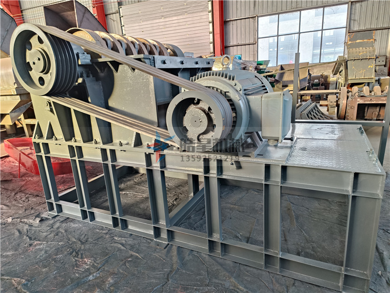 1600型<a href='http://m.jlysxjy.com/1/54.html' target='_blank'><span>廢鋁粉碎機</span></a><a href='http://m.jlysxjy.com/' target='_blank'><span>金屬粉碎機</span></a>廠家設(shè)備實拍